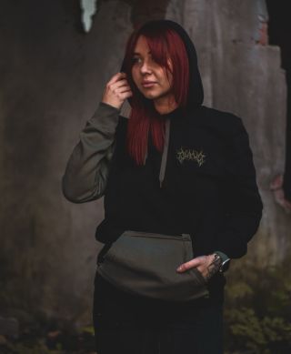 Tohle není jen mikina. To je unikátní trofej! 🧵 švy schválně venku, protože chaos > pravidla ✂️ Každá mikina má svoje...