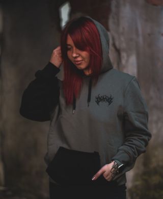 Tohle není jen mikina. To je unikátní trofej! 🧵 švy schválně venku, protože chaos > pravidla ✂️ Každá mikina má svoje...